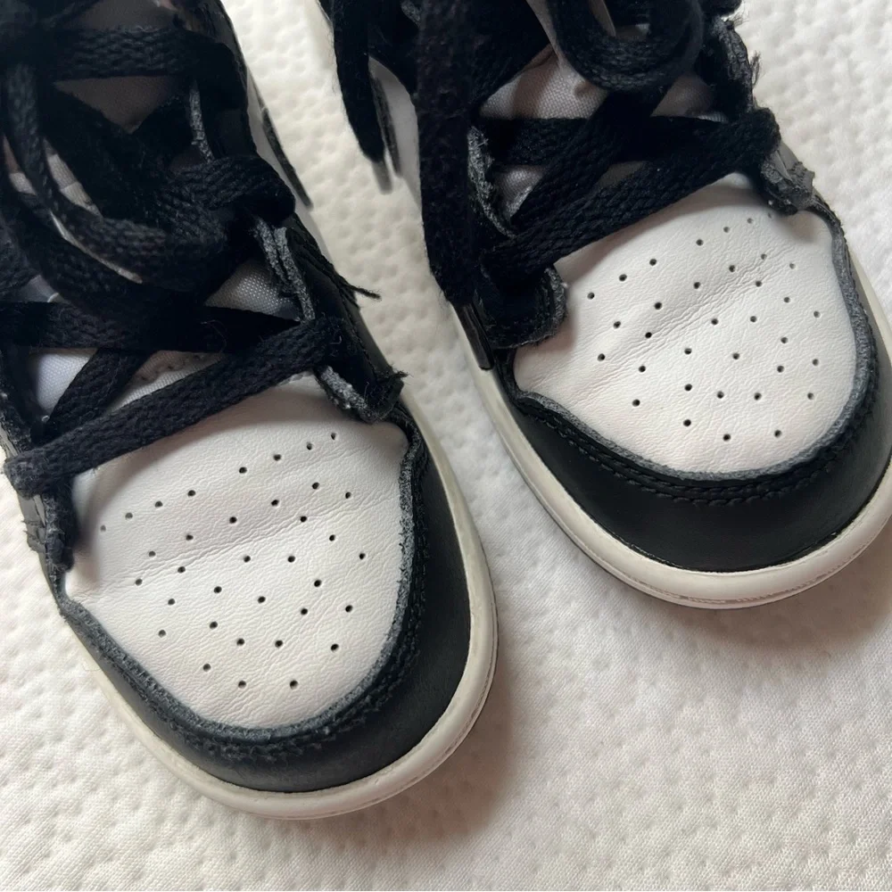 Air Jordan 1 Mid ‘Hologram’, Size 9C - Picture 4 of 10